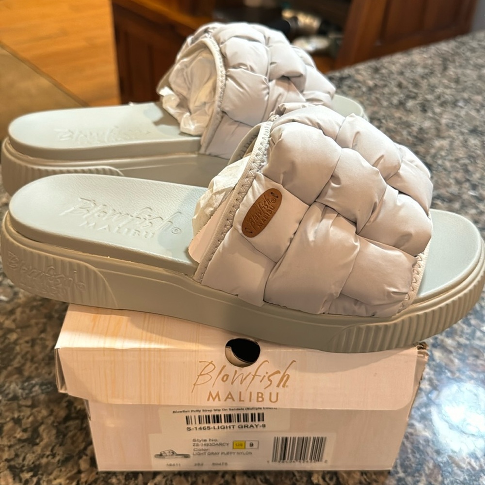 New Blowfish Malibu puffy sandals in Light Gray women’s 9